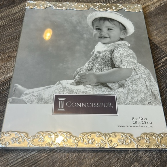 NWT Three Connoisseur stand up picture frames - Picture 2 of 6